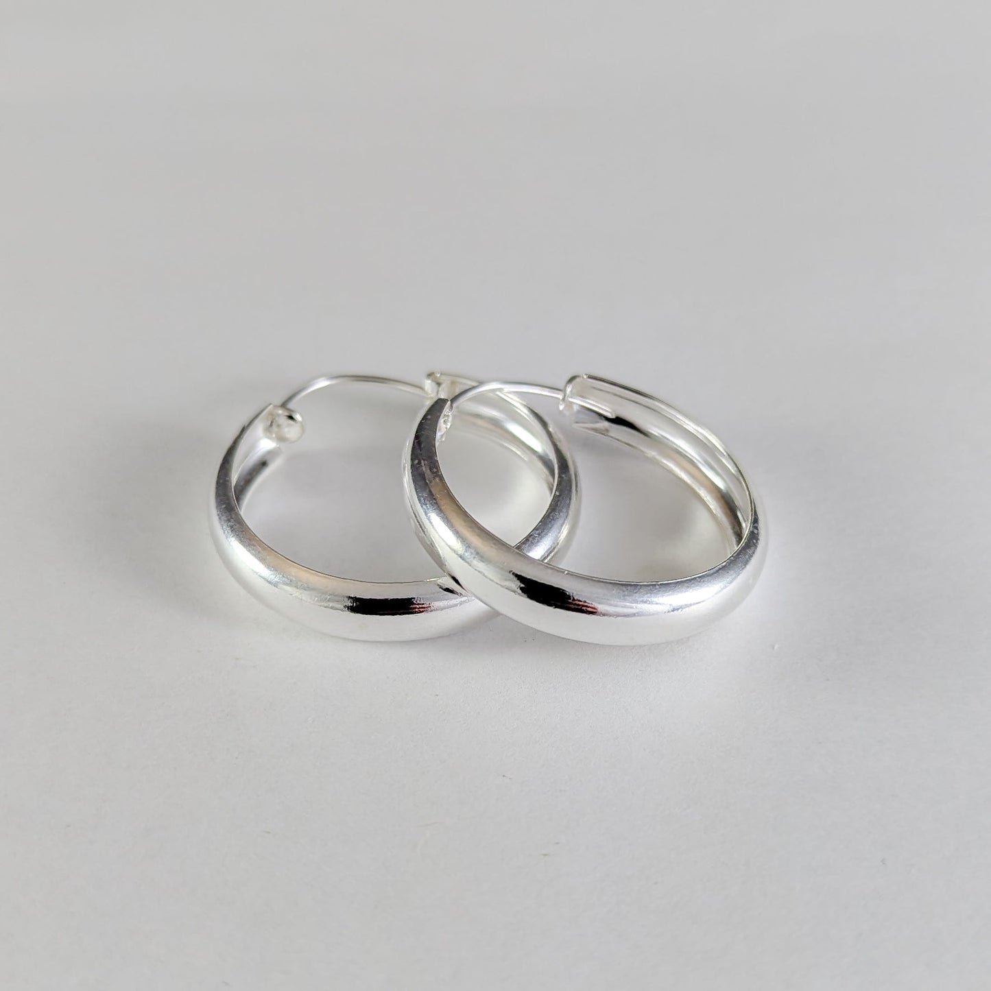 Hollow Curve Hoop Earrings in Sterling Silver (30mm)