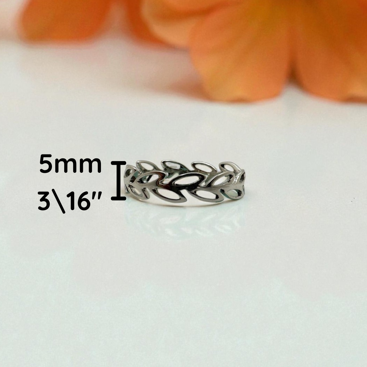Silver ring with measurement text on a white background